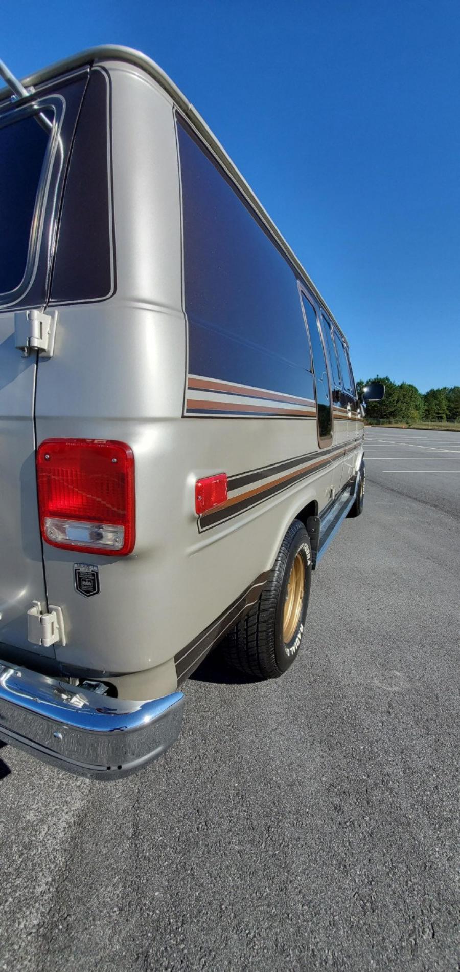 Детали экстерьера Chevrolet G20 Conversion Van  (CG21305) 1988 года  (фото 85 из 257)